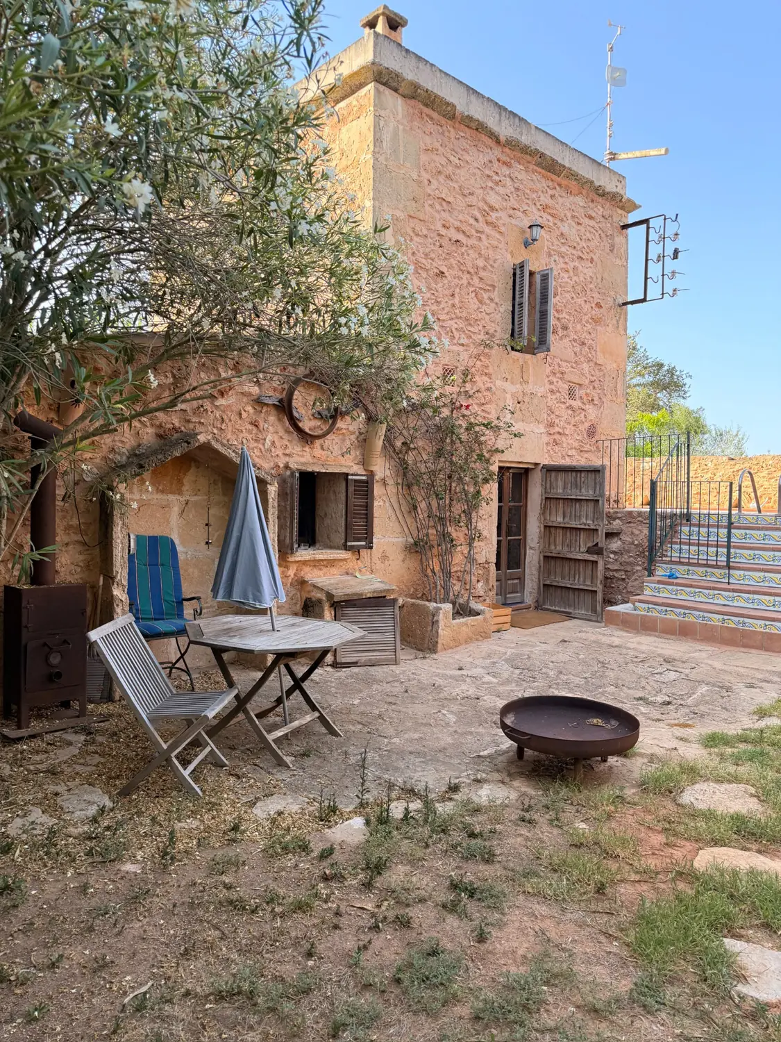 Fire pit and seating in the courtyard